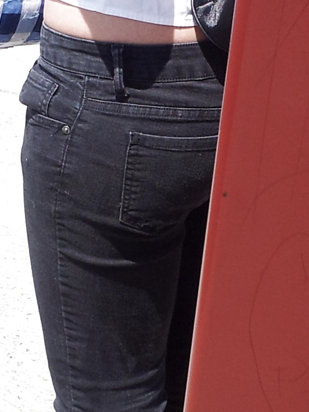 5P Nice Asian booty with panty exposure