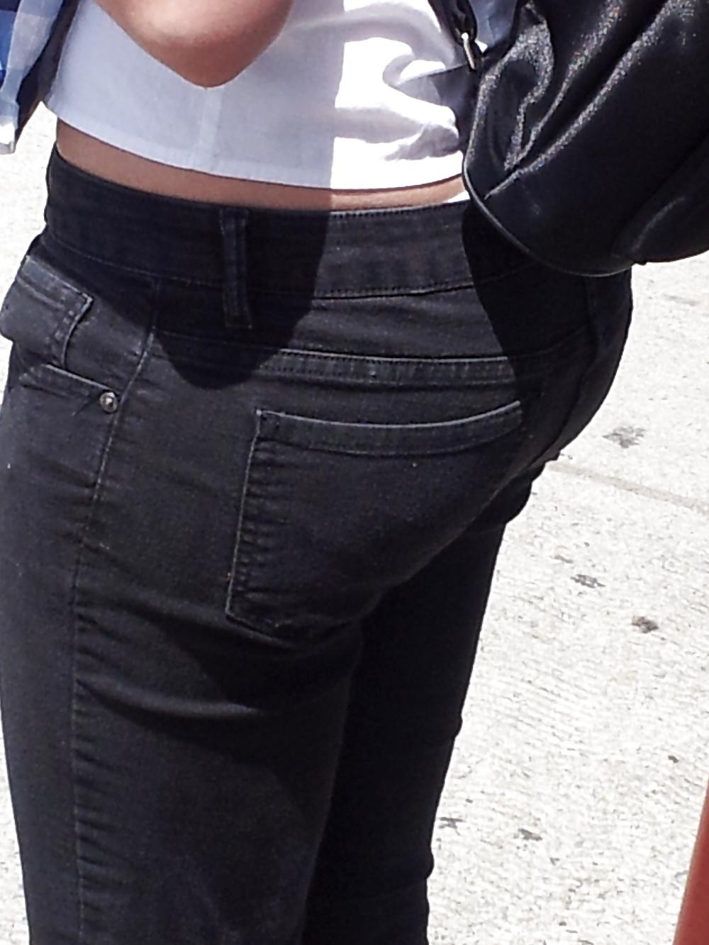 5P Nice Asian booty with panty exposure