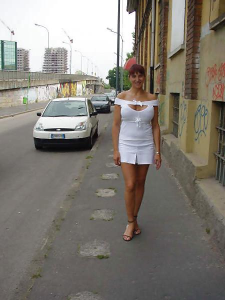 25P Hot Swinger Lady