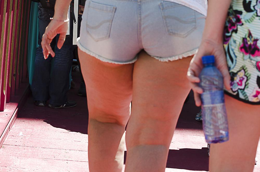 4P Big ass in the street