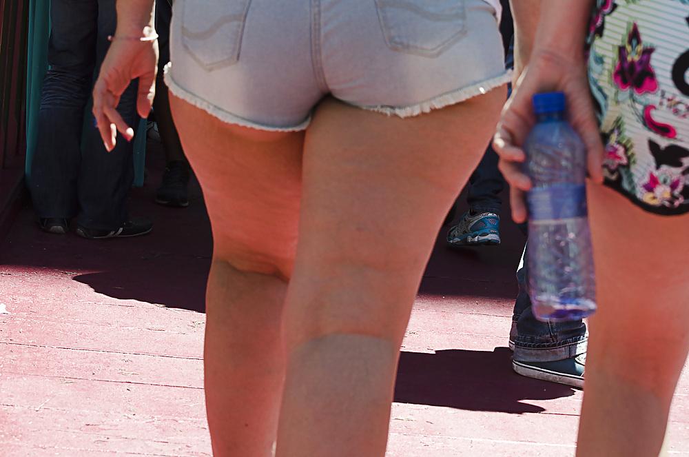 4P Big ass in the street
