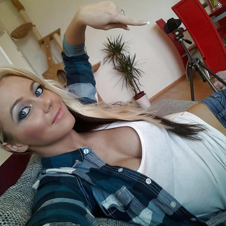 17P Sexy Julia German Web Star