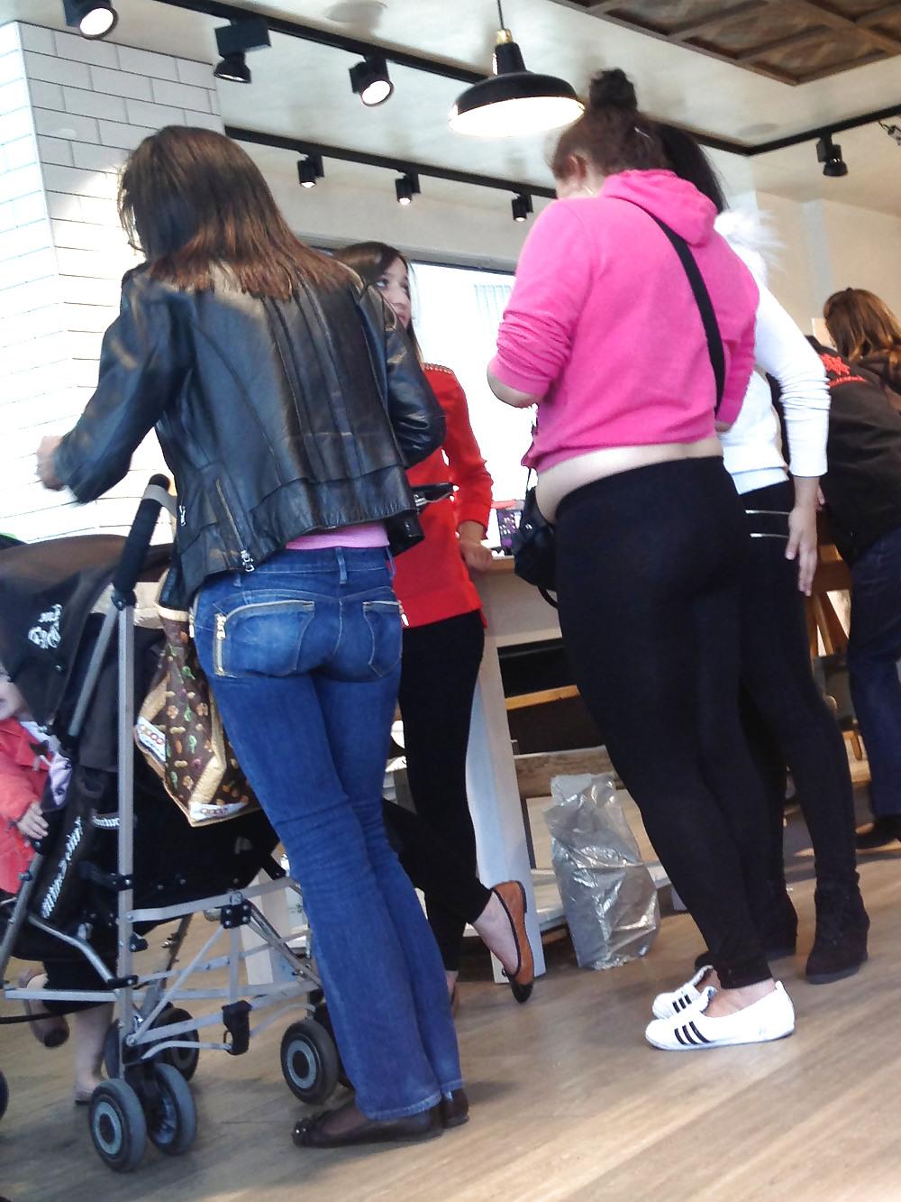 6P Leggings street shoot 2
