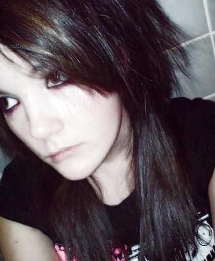 25P SLUTTY EMO GFs KINKY PHOTOS..