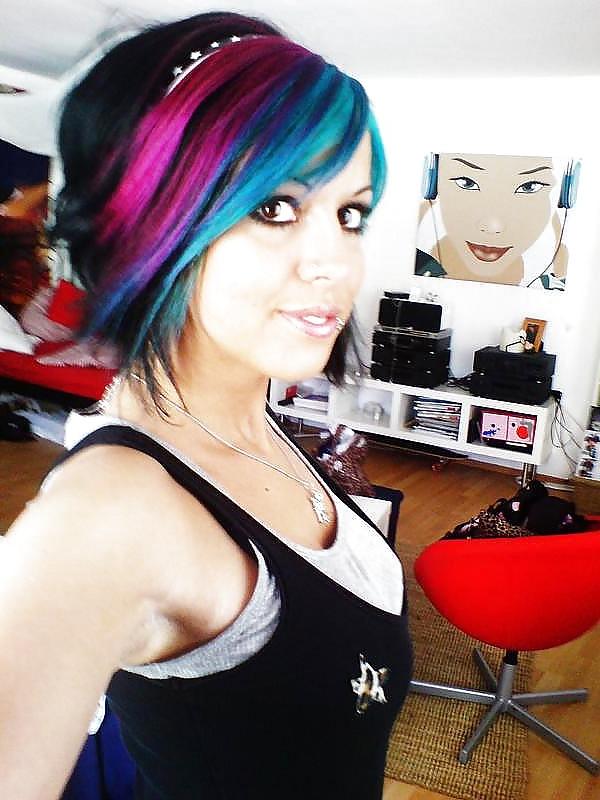25P SLUTTY EMO GFs KINKY PHOTOS..