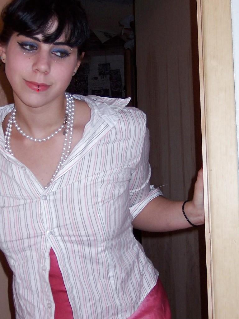 25P SLUTTY EMO GFs KINKY PHOTOS..