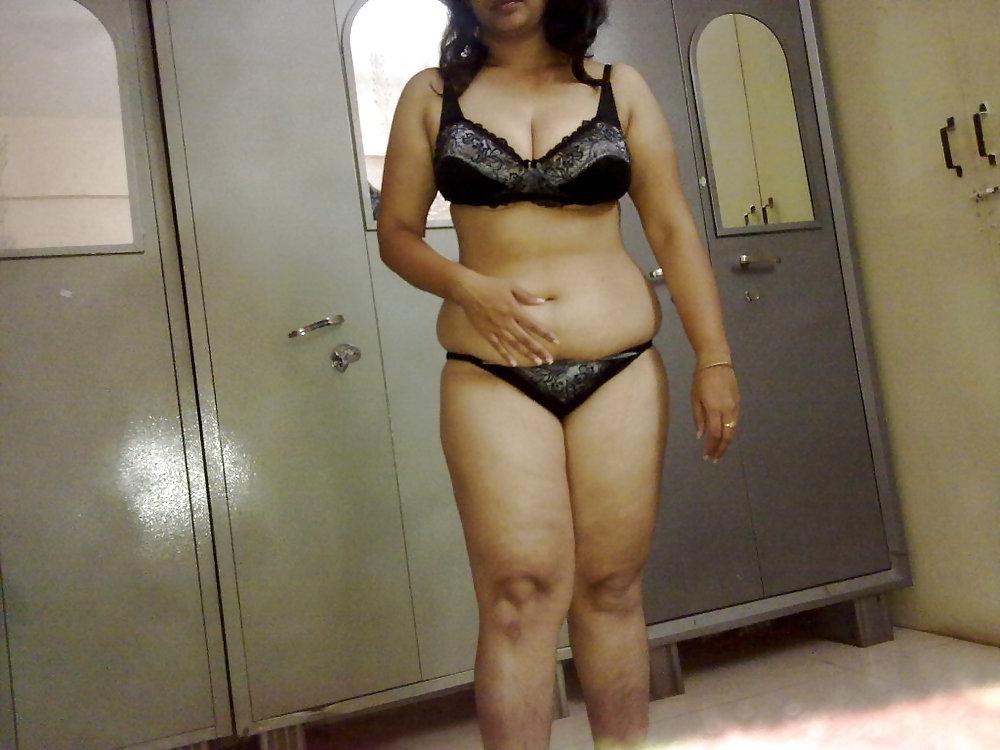 24P Bangladesi Wife Nasrin-personal Homemade HD pic by hubby