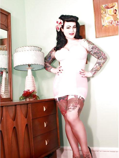25P Retro Pin-Up Lingerie