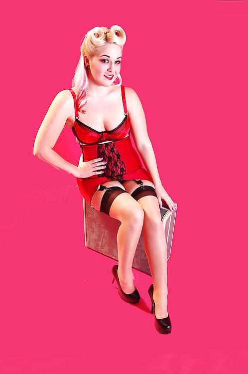 25P Retro Pin-Up Lingerie
