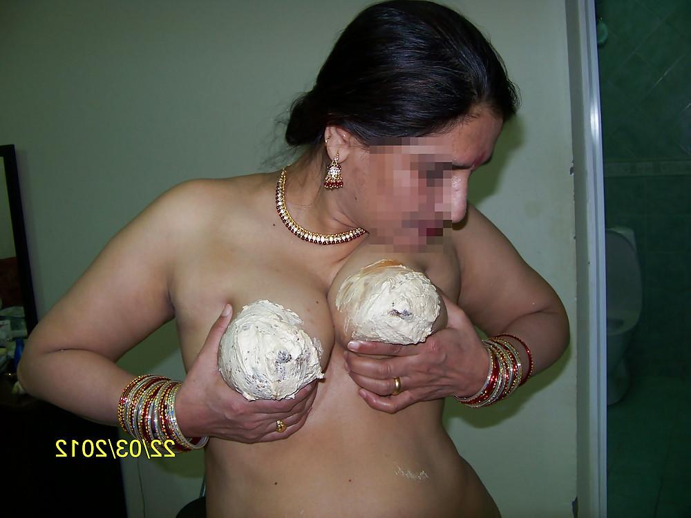 10P INDIAN AUNTY BIG ASS