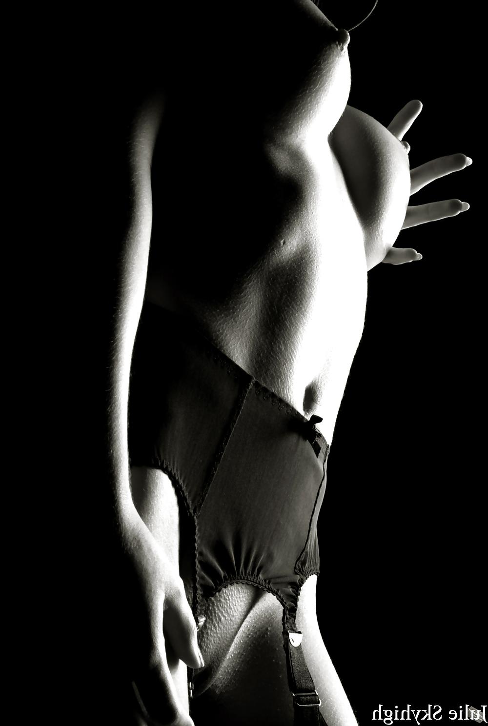 5P Julie skyhigh Erotic nude tits garterbelt & stockings