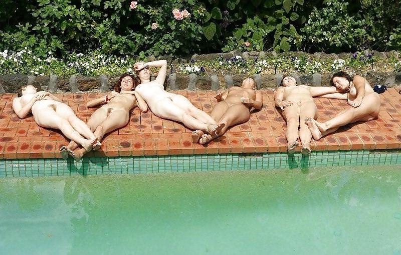 19P Erotic outdoors Photos 1