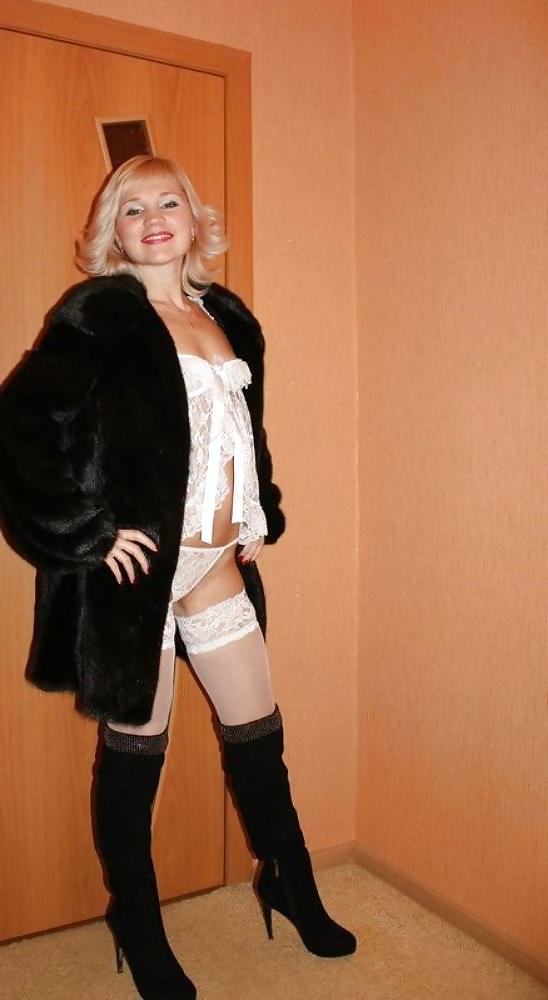 25P Blonde Swinger Wife