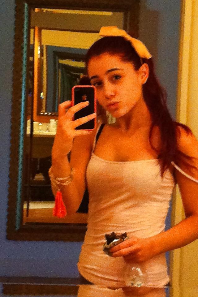 24P Ariana Grande Sexy Fake & Real Pics