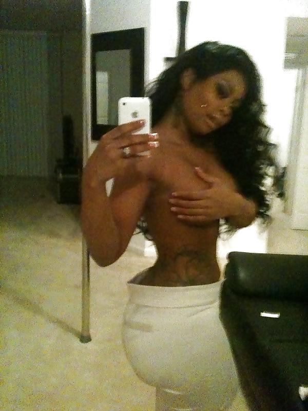 14P Blac Chyna Stripper Photo's