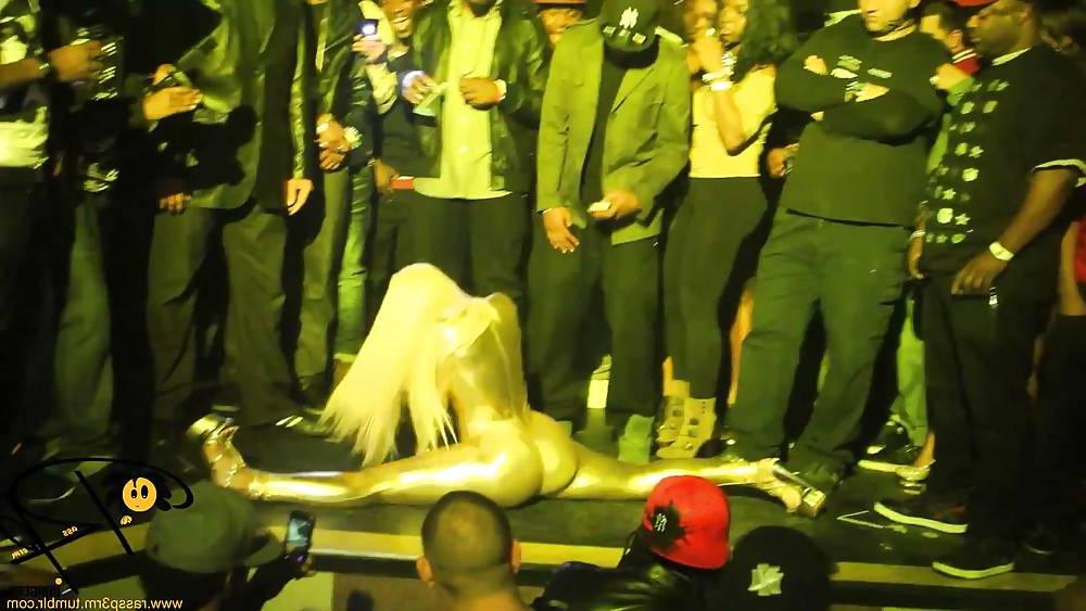 14P Blac Chyna Stripper Photo's