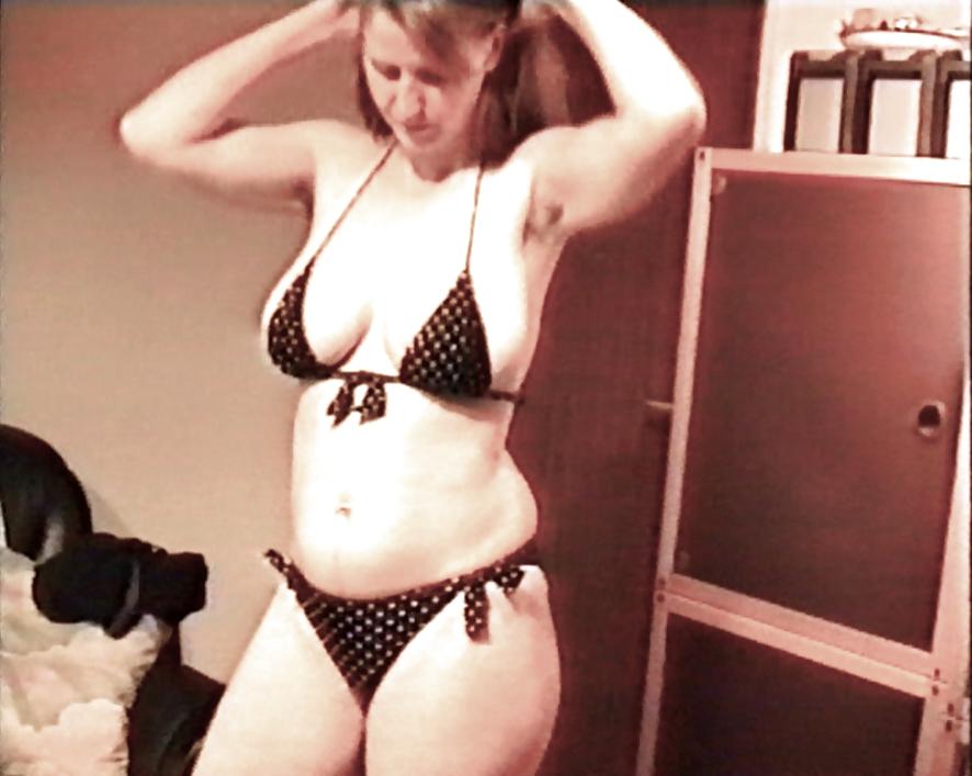 10P SAG - Babe's Big Voluptuous Boobs Black-White-Dot Bikini 02