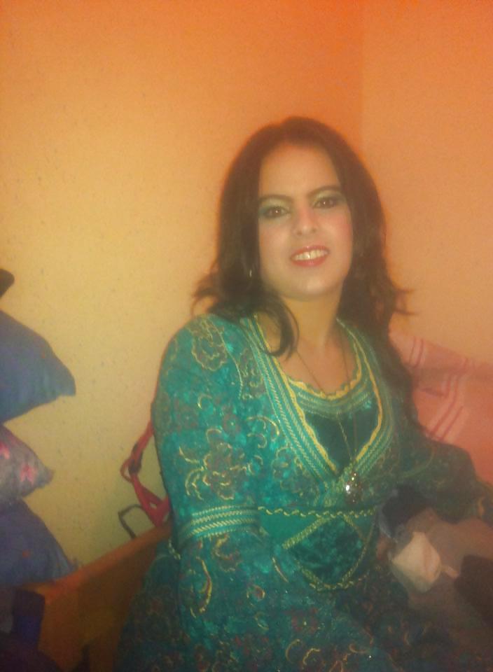 9P Roukya la salope d'agadir est de retour