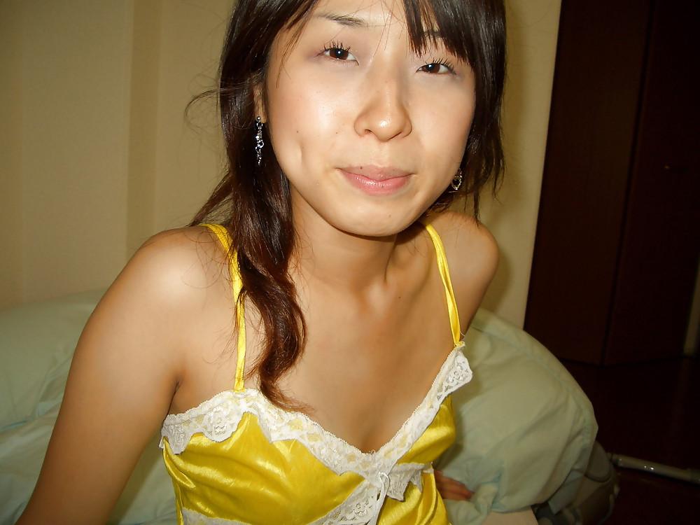 25P Japanese Teen spread and creampie (Part 1)