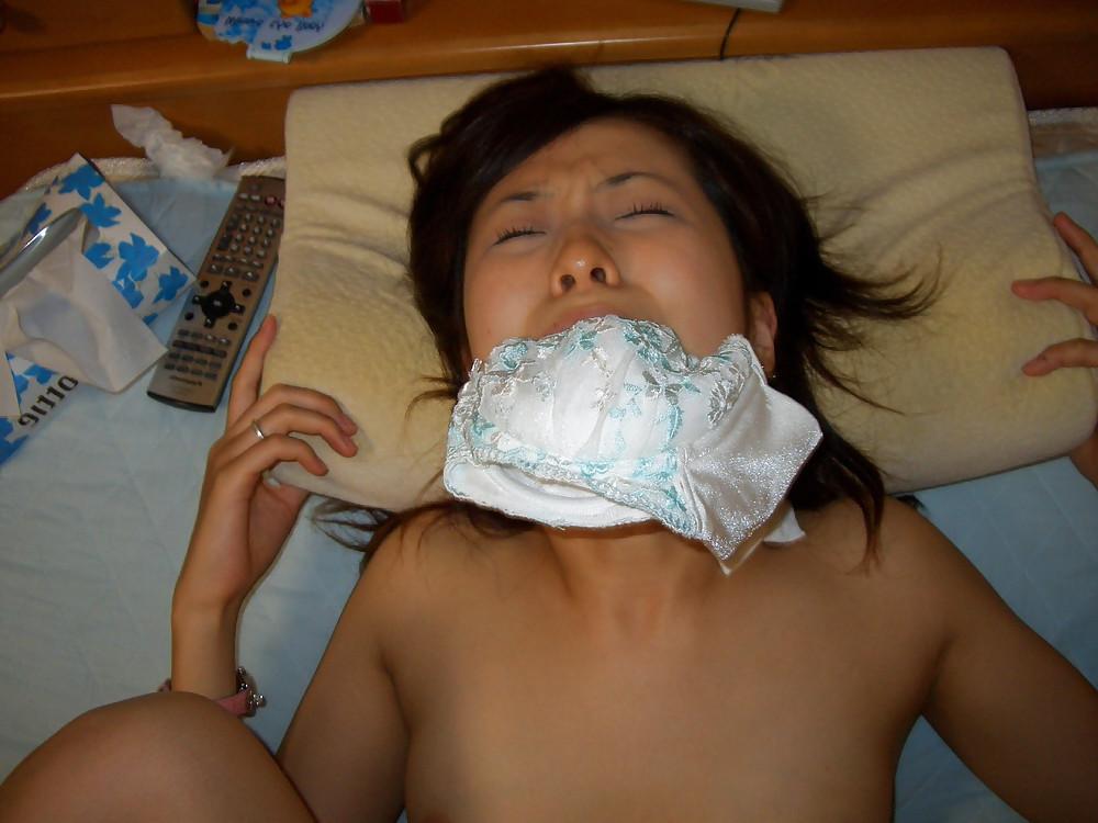 25P Japanese Teen spread and creampie (Part 1)