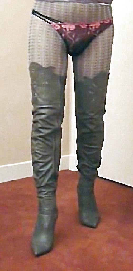 7P Nadine CD boots fishnets and heels