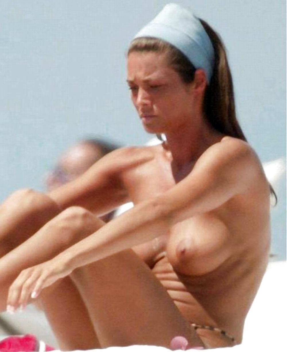 25P Gorgeous topless Celebrities