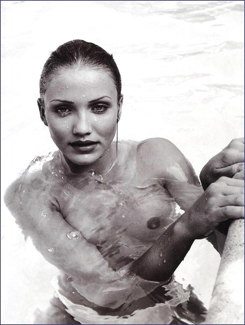 25P Gorgeous topless Celebrities