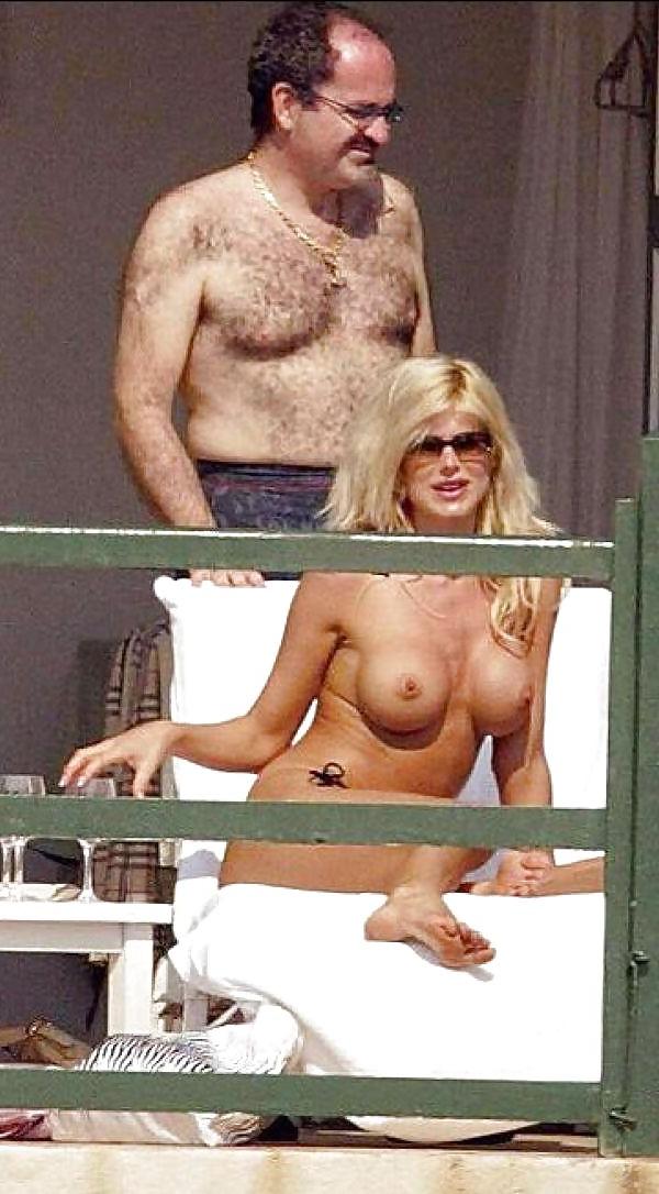 25P Gorgeous topless Celebrities