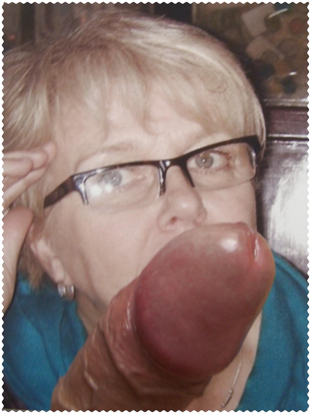 8P Jerkin my big young cock on a sexy older German lady