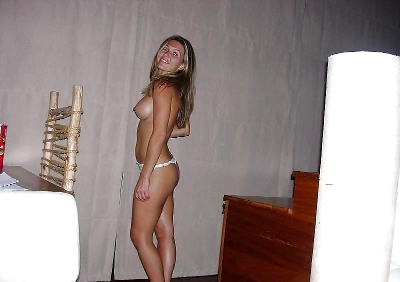 9P English Wife Wendy On Vacation