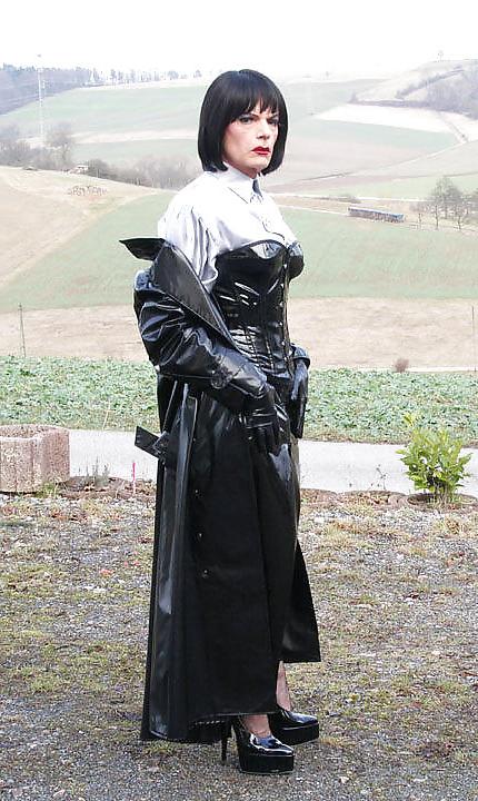 25P German fetish crossdresser Lady Victoria