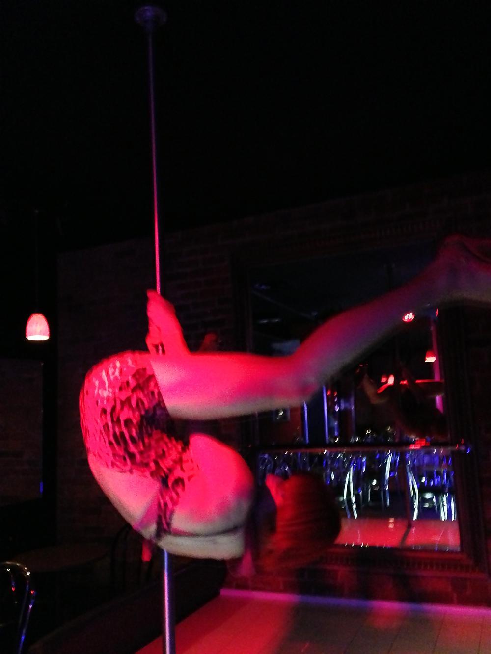 10P Skirtboy la stripteaseuse