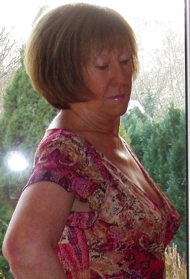 10P Erotic Mature Women