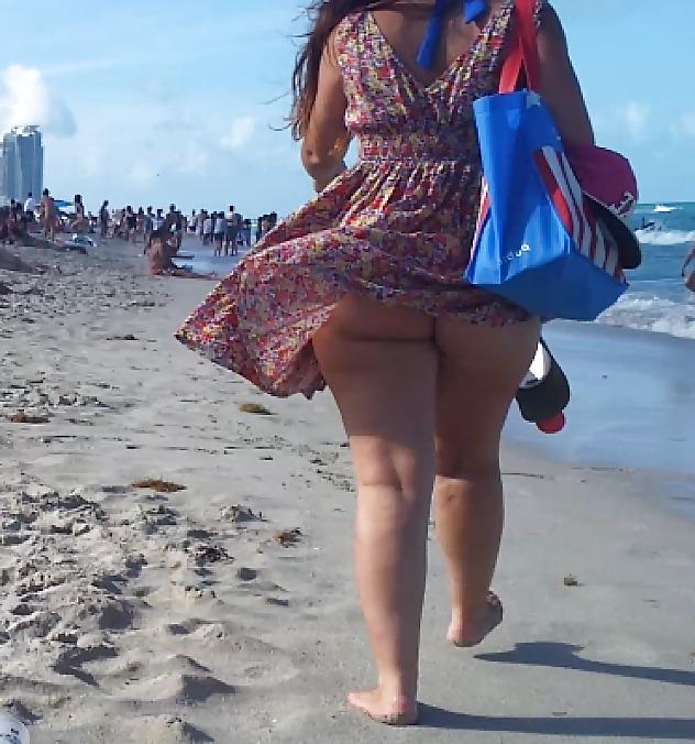 12P REDBONE Babe upskirt NO PANTIES NICE Booty! VOYEUR CANDID