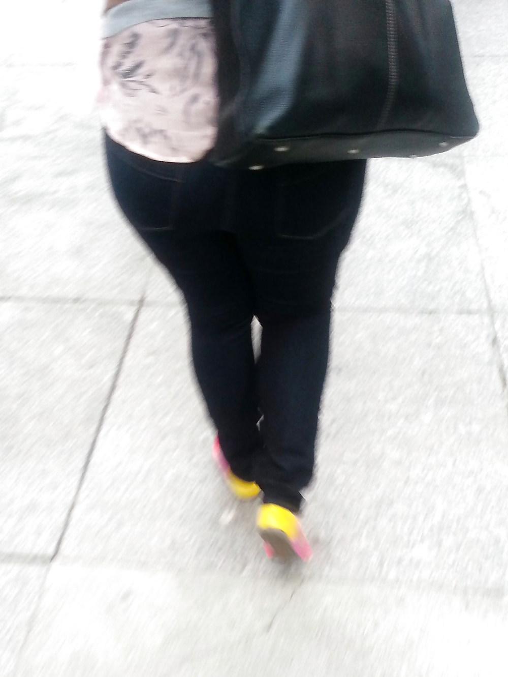 10P Downtown Toronto, Canada - Jeans Booty