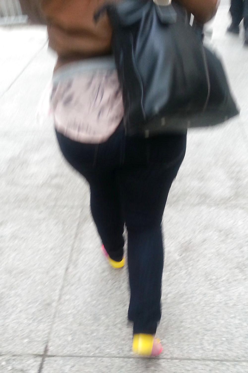 10P Downtown Toronto, Canada - Jeans Booty