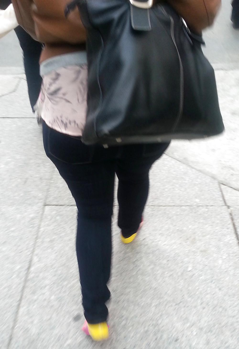 10P Downtown Toronto, Canada - Jeans Booty