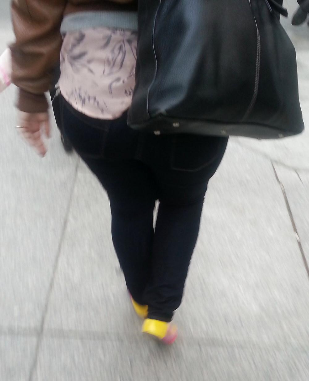 10P Downtown Toronto, Canada - Jeans Booty