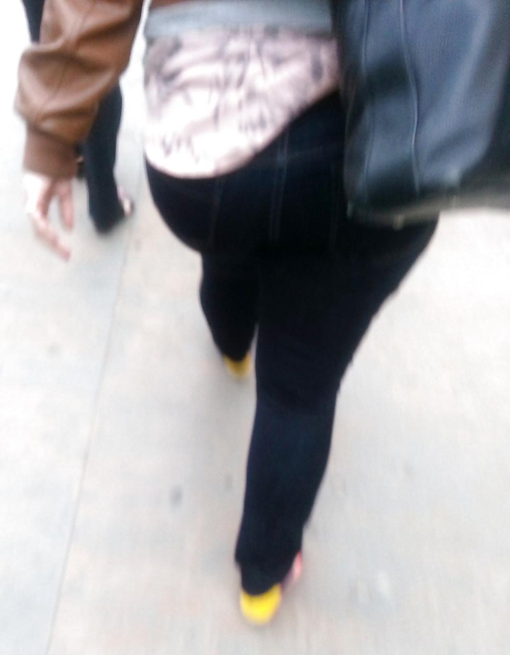 10P Downtown Toronto, Canada - Jeans Booty