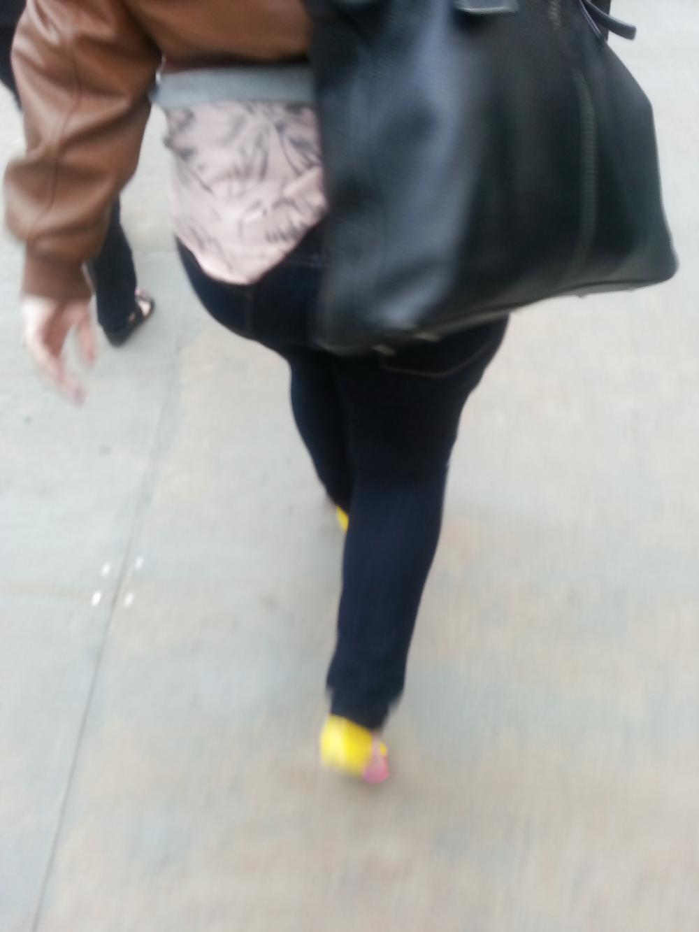 10P Downtown Toronto, Canada - Jeans Booty