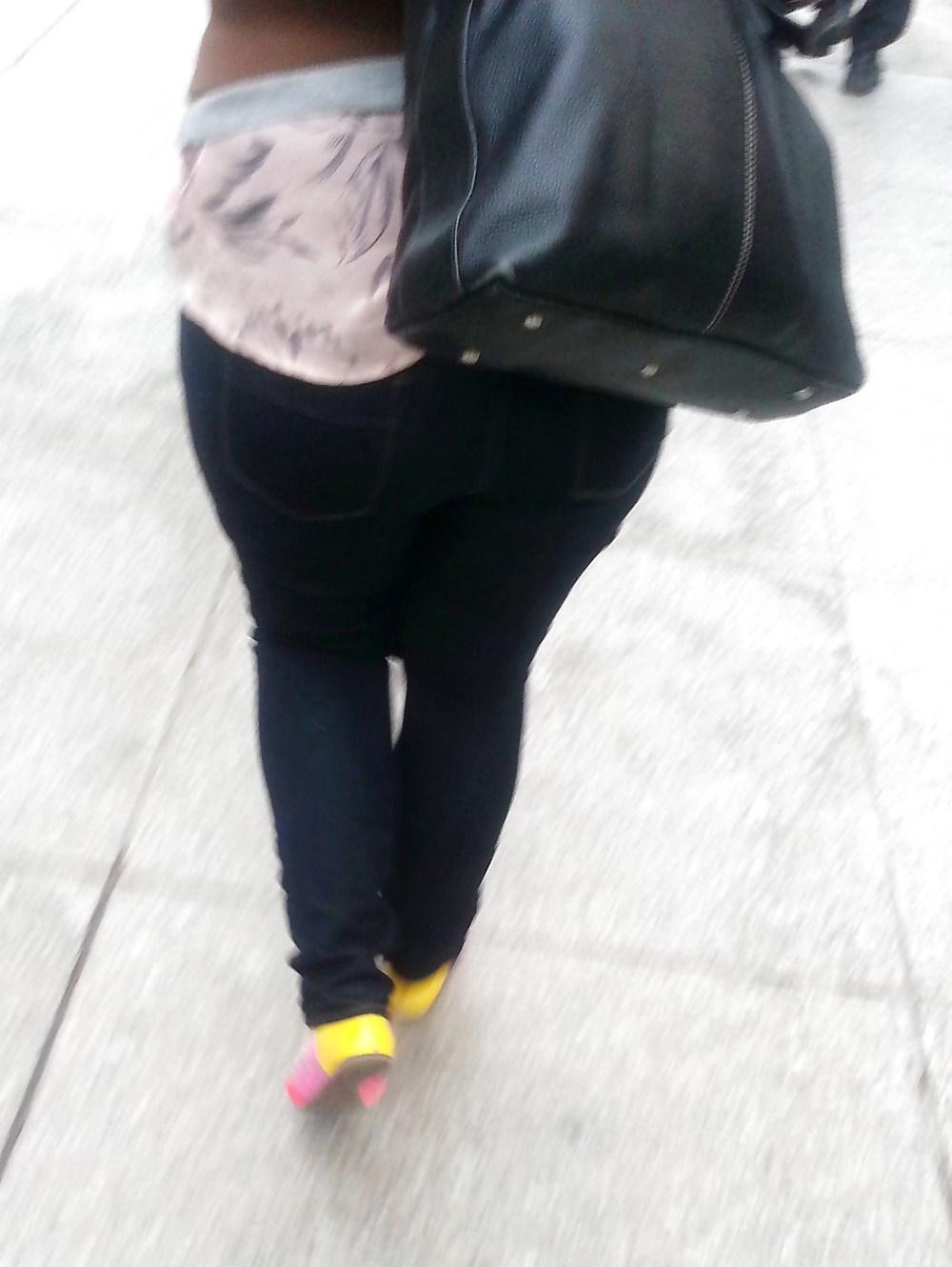 10P Downtown Toronto, Canada - Jeans Booty