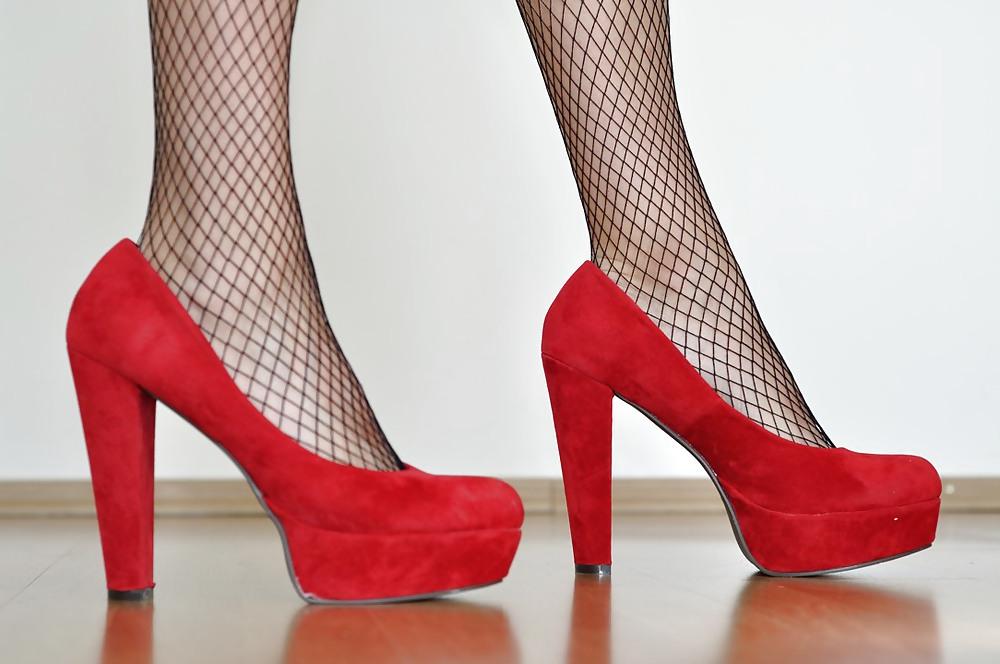 25P Crossdresser in stockings and red high heel pumps