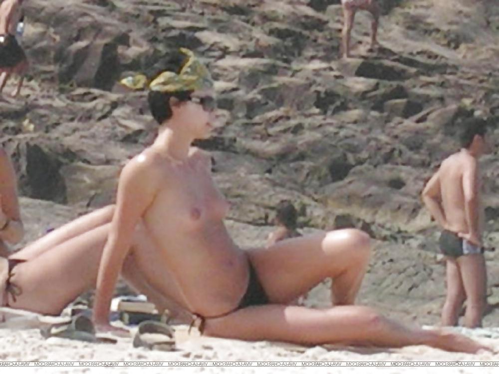 25P Celebs Naked 02