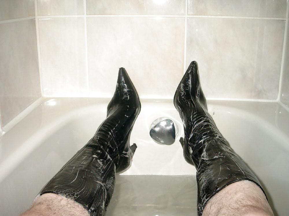 14P Fun with Leather Boots in the Tub