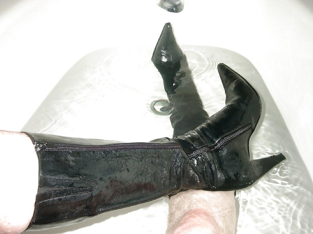 14P Fun with Leather Boots in the Tub