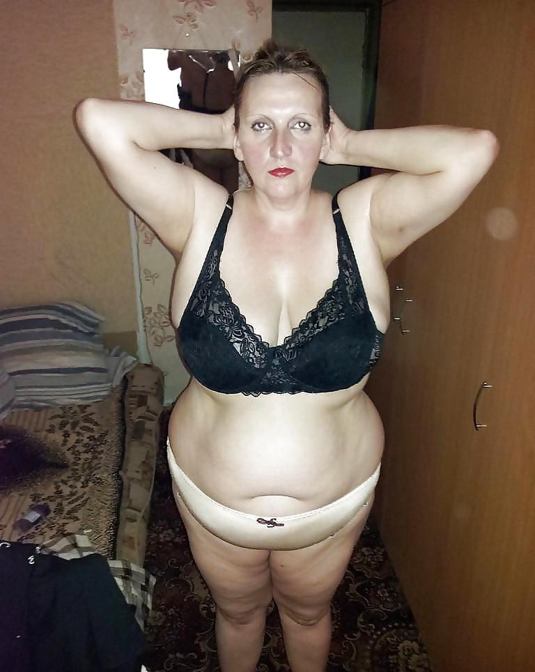 10P Chubby showing her big boobs