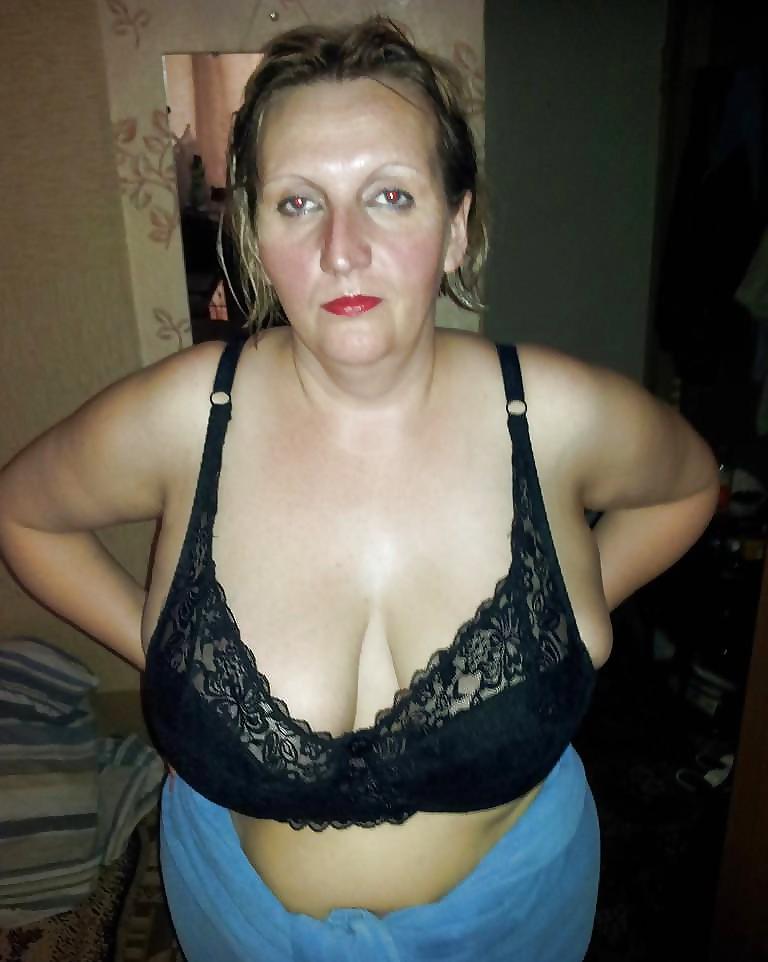 10P Chubby showing her big boobs