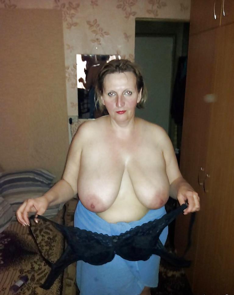 10P Chubby showing her big boobs