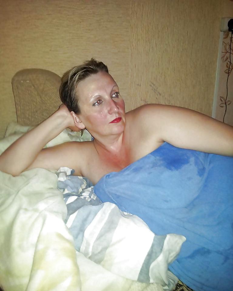 10P Chubby showing her big boobs