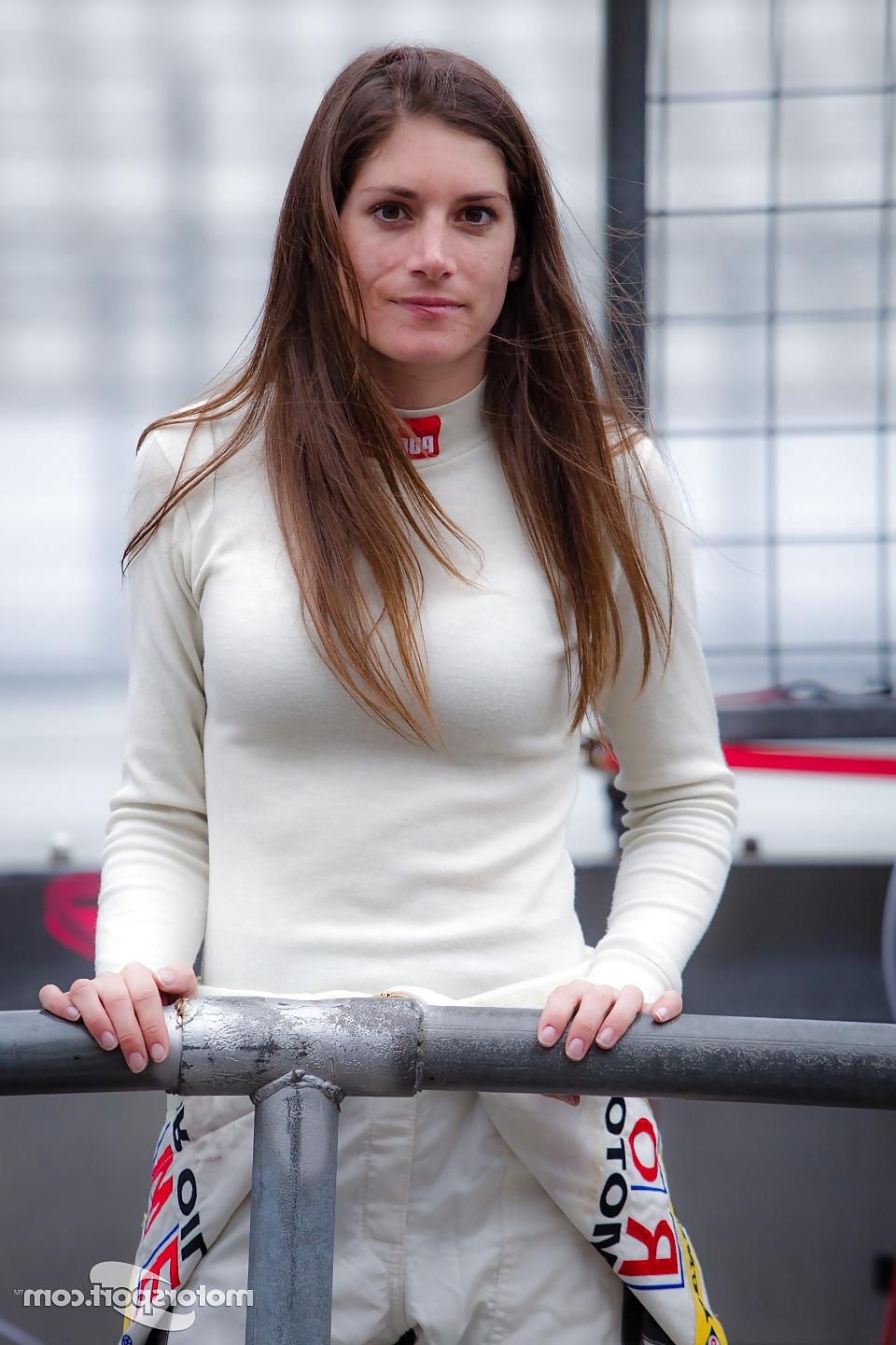 17P Sexy Schweizer Rennfahrerin Cyndie Allemann ( German )